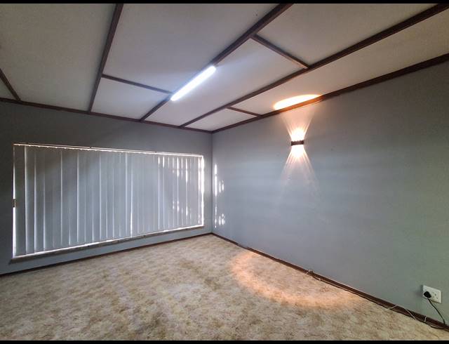 4 BEDROOM FREESTANDING FOR SALE IN FLAMWOOD